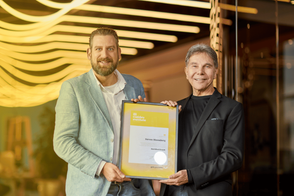 Bas and Cialdini holding Coach Certificate 1000x667
